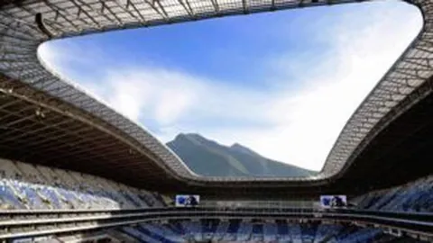 深圳主帅力挺年轻球员，盛赞拼搏意志彰显专注力